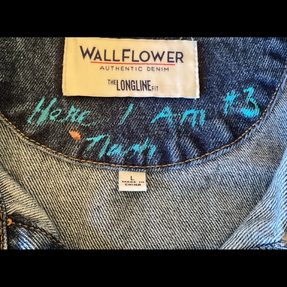 Size Large GORGEOUS HANDPAINTED Jean jacket. Unique and organic. - Picture 11 of 11